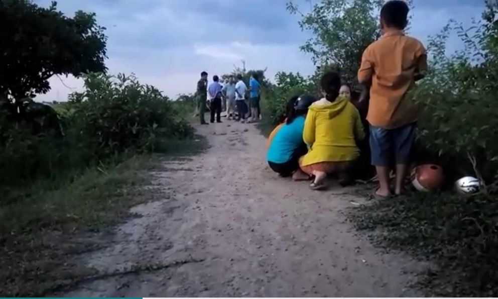  Phát hiện người đàn ông tử vong dưới gầm xe taxi