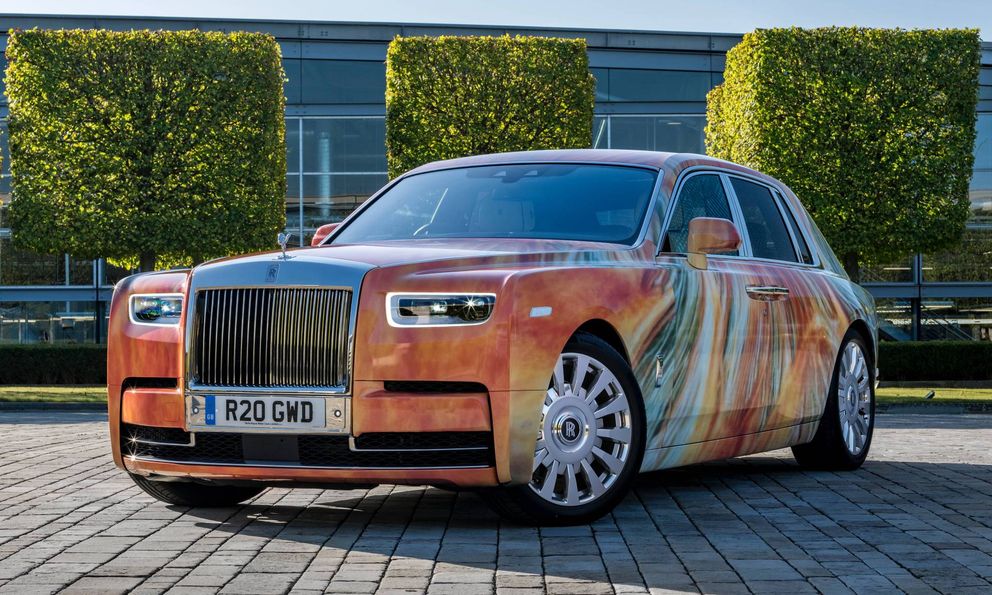 Khi “bóng ma” Rolls-Royce được điểm tô sặc sỡ, đắt giật mình