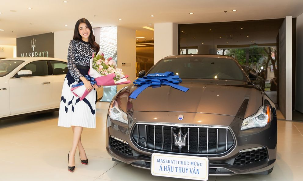 Ngắm Á hậu Thúy Vân rạng ngời bên Maserati Quattroporte 