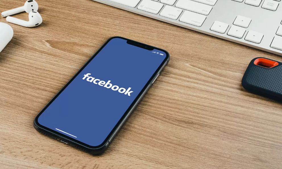 Facebook xin lỗi và khắc phục lỗi tự động gửi lời kết bạn