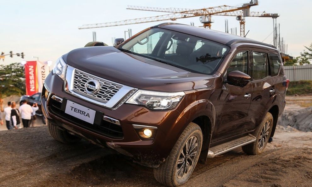 Cận mặt Nissan Terra đấu Toyota Fortuner vừa ra mắt