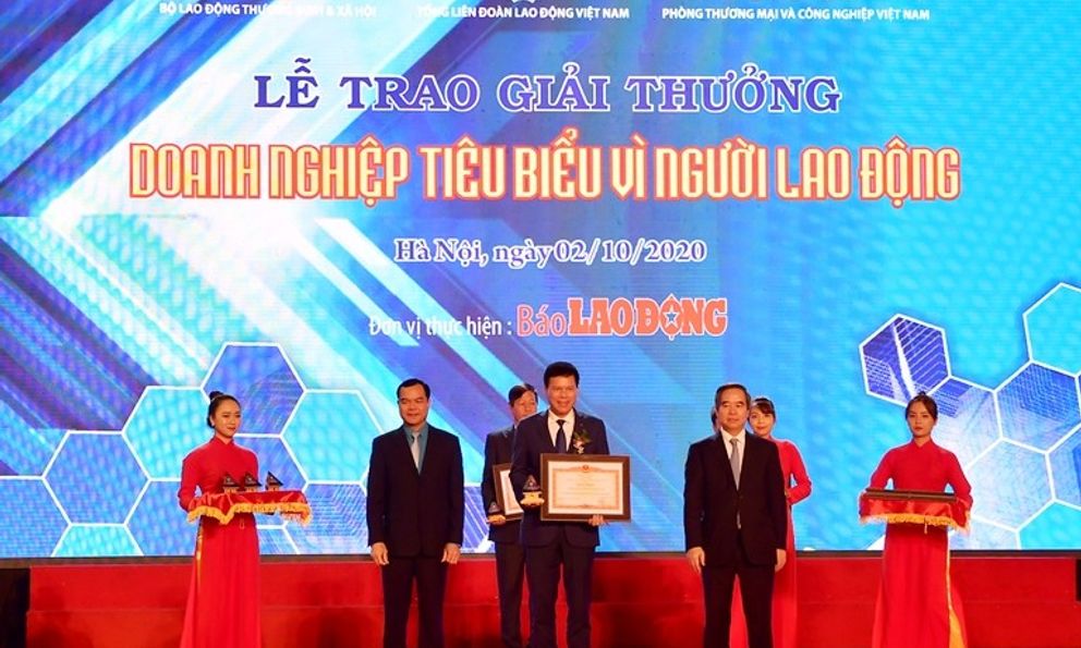 Vietcombank vinh dự được Thủ tướng Chính phủ tặng Bằng khen “Doanh nghiệp tiêu biểu vì người lao động”